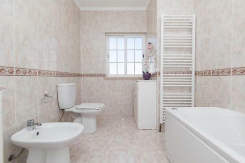Villa Moradia De 3 Quartos Com A/c E Estacionamento
