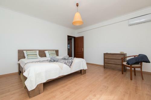 Villa Moradia De 3 Quartos Com A/c E Estacionamento