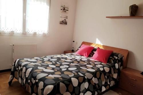 Apartamento de 2 Hab. Con Todo Lo Necesario.
