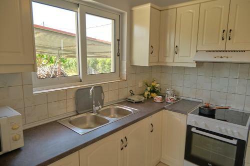 Morfis Getaway Apartment