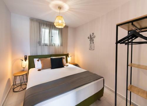 Apartamento Clelia's And Dione's Design Studios Swimming Pool