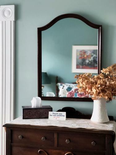 Mahogany Manor Bed & Breakfast