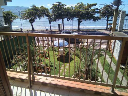 Apartamento 2 Dormit�rios Ubatuba Frente P Mar