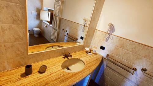Hostal A 2 Passi Dal Lago - Guest House E B&B