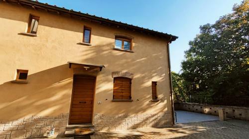 Hostal A 2 Passi Dal Lago - Guest House E B&B