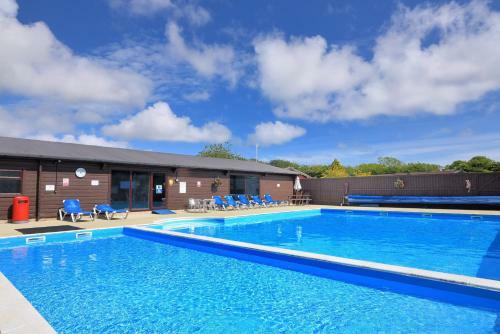 6 Pinewood Retreat