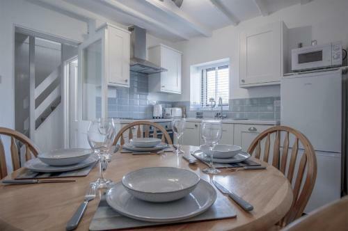 Coastland Cottage - 2 Bedroom Cottage - Manorbier