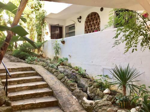 Apartamento Acogedor, Tranquilo, Luminoso, Jard�n Privado