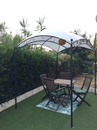 Apartamento Acogedor, Tranquilo, Luminoso, Jard�n Privado