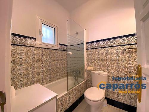Chalet Con Piscina En Moj�car Playa