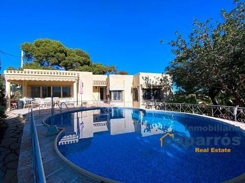 Chalet Con Piscina En Moj�car Playa