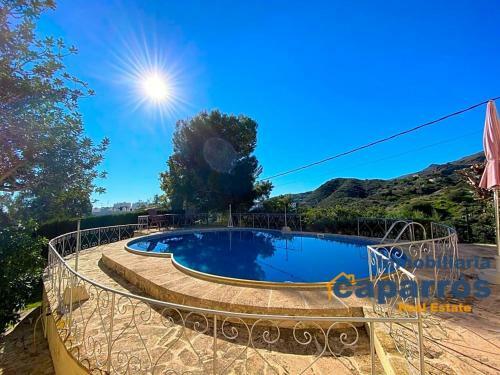 Chalet Con Piscina En Moj�car Playa