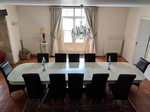 Stunning 7-bed Vineyard Masters House In Dieulivol