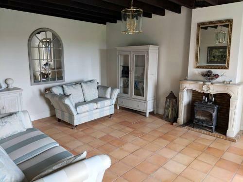Stunning 7-bed Vineyard Masters House In Dieulivol
