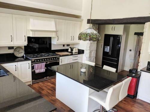 Stunning 7-bed Vineyard Masters House In Dieulivol