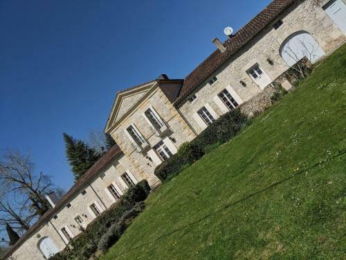 Stunning 7-bed Vineyard Masters House In Dieulivol