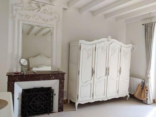 Stunning 7-bed Vineyard Masters House In Dieulivol
