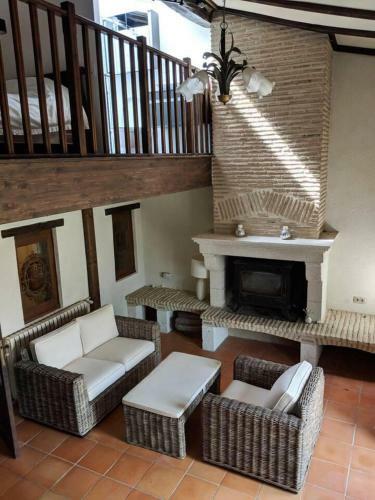 Stunning 7-bed Vineyard Masters House In Dieulivol