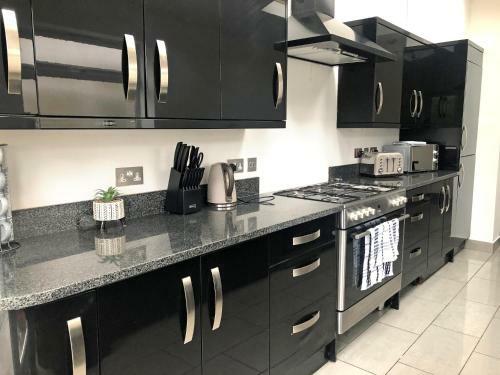 Apartamento Spacious & Contractors & Free Parking & Central Location