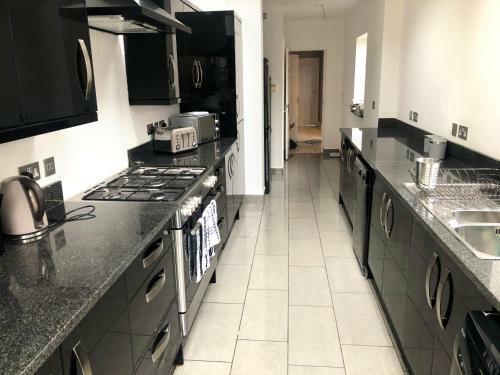 Apartamento Spacious & Contractors & Free Parking & Central Location