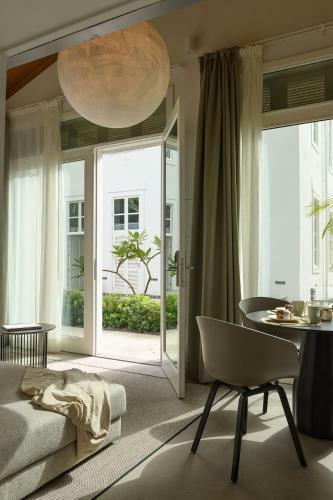 Hotel The Park Suites