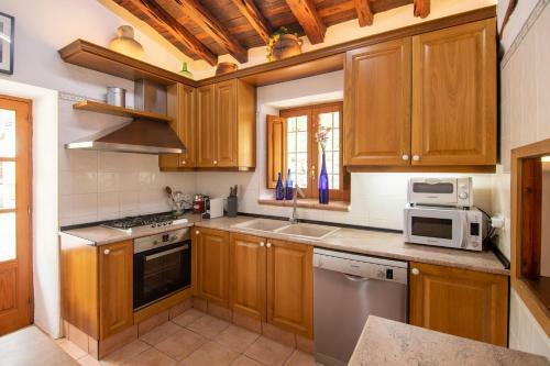 Casa Rural Can Rotes Con Jardin Y Barbacoa