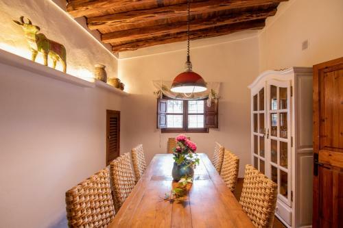 Casa Rural Can Rotes Con Jardin Y Barbacoa