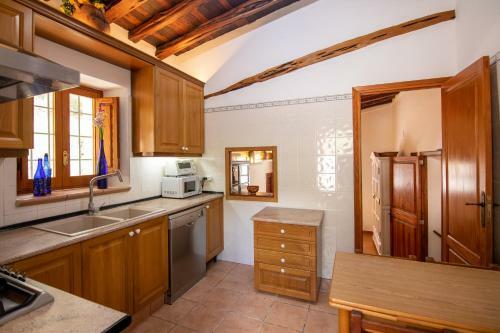 Casa Rural Can Rotes Con Jardin Y Barbacoa