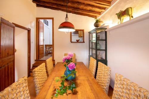 Casa Rural Can Rotes Con Jardin Y Barbacoa