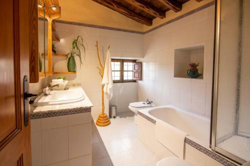 Casa Rural Can Rotes Con Jardin Y Barbacoa