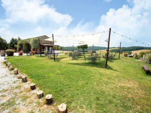 Beautiful Apartment In Collesalvetti With Garden