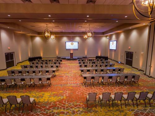 Holiday Inn Mishawaka, An Ihg Hotel