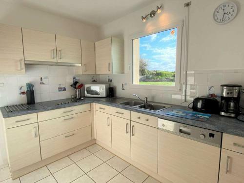 Maison Cl�der, 4 Pi�ces, 6 Personnes - Fr-1-625-2