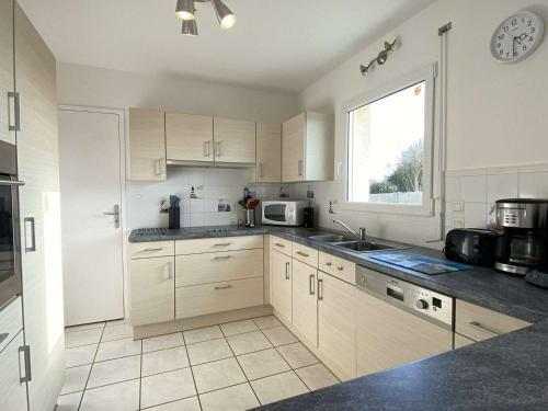 Maison Cl�der, 4 Pi�ces, 6 Personnes - Fr-1-625-2