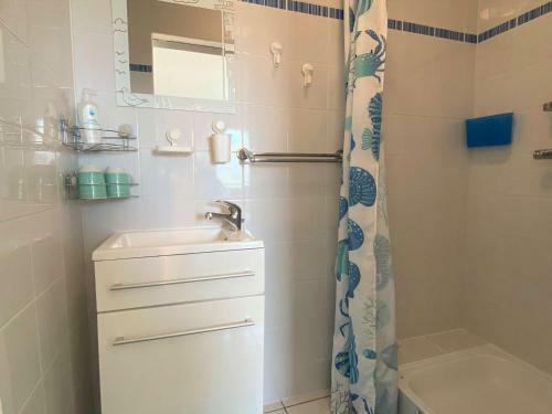 Maison Cl�der, 4 Pi�ces, 6 Personnes - Fr-1-625-2
