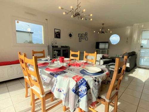 Maison Cl�der, 4 Pi�ces, 6 Personnes - Fr-1-625-2