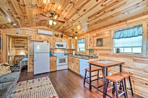 Scenic Cabin About 2 Mi To Nolin Lake State Park!