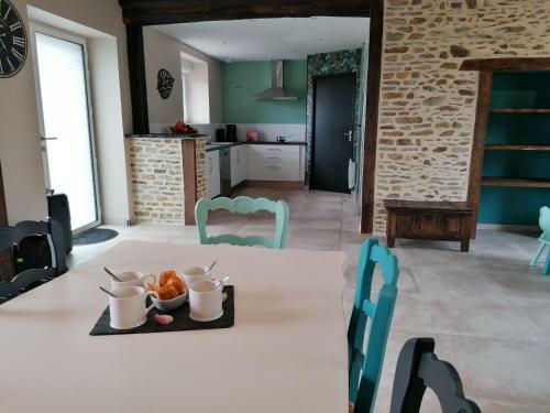 Villa Coss�-le-vivien, 4 Pi�ces, 6 Personnes - Fr-1-600-124