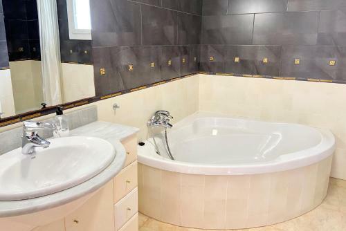 Holiday Home Lloret de Mar - Con01102b-fya