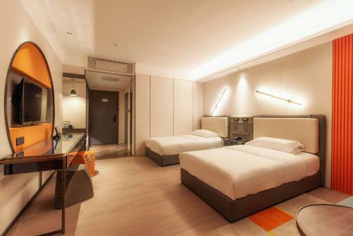 Eason Holiday Hotel