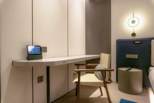 Eason Holiday Hotel