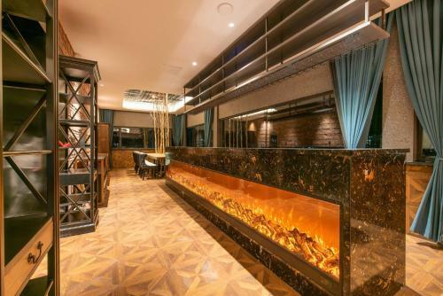Eason Holiday Hotel