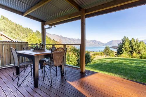 Private Cottage With Spa And Amazing Lake Views
