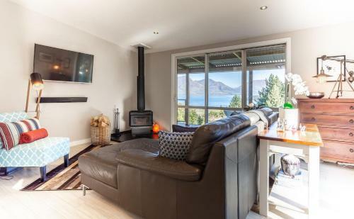 Private Cottage With Spa And Amazing Lake Views