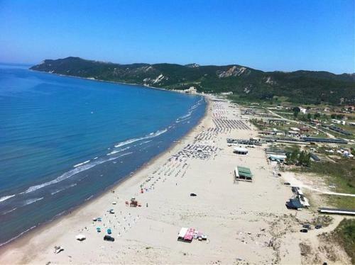 Beach Apartment In Quite Area 8 Min From The Beach