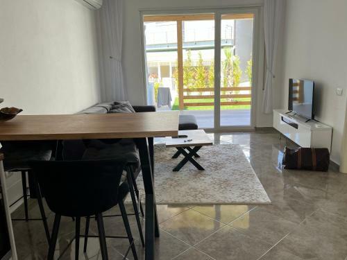 Loving 2- Bedrooms Vacation Home With Free Parking