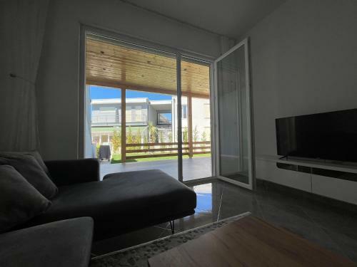 Loving 2- Bedrooms Vacation Home With Free Parking
