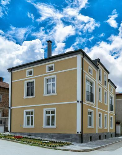 Hostal ???????? ?????? ???????? ?????? / Luxury Studios ?the Old Batak?