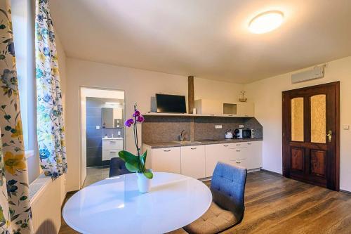 Hostal Chalupa K?enov 62