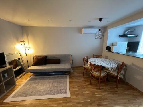 ?????????? ??? / Hay Apartment